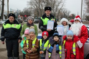 Подробнее о статье Новогодняя акция «Дед Морозу обещаем – ПДД мы соблюдаем»