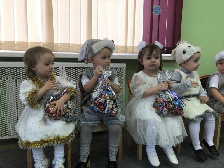 Подробнее о статье Новогодний утренник в младшей группе