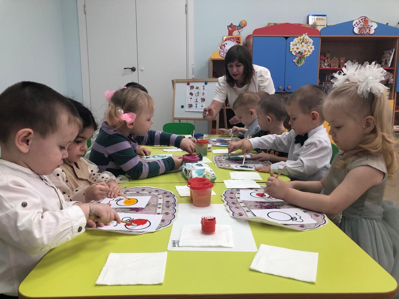 Вы сейчас просматриваете Открытое познавательно- речевое занятие с элементами рисования «В гости к Мишке и Зайке»