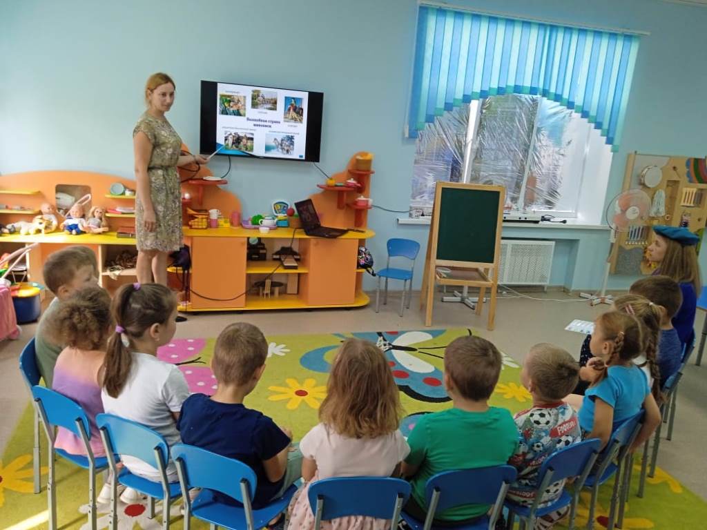 Вы сейчас просматриваете День живописи в подготовительной группе