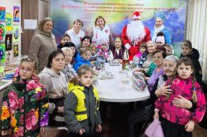 Подробнее о статье Дошколята, родители и наставники Первых детского сада «Сказка» сделали новогодние подарки пожилым людям