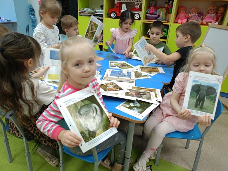 Подробнее о статье Познакомила ребят средней группы с «Красной книгой России»