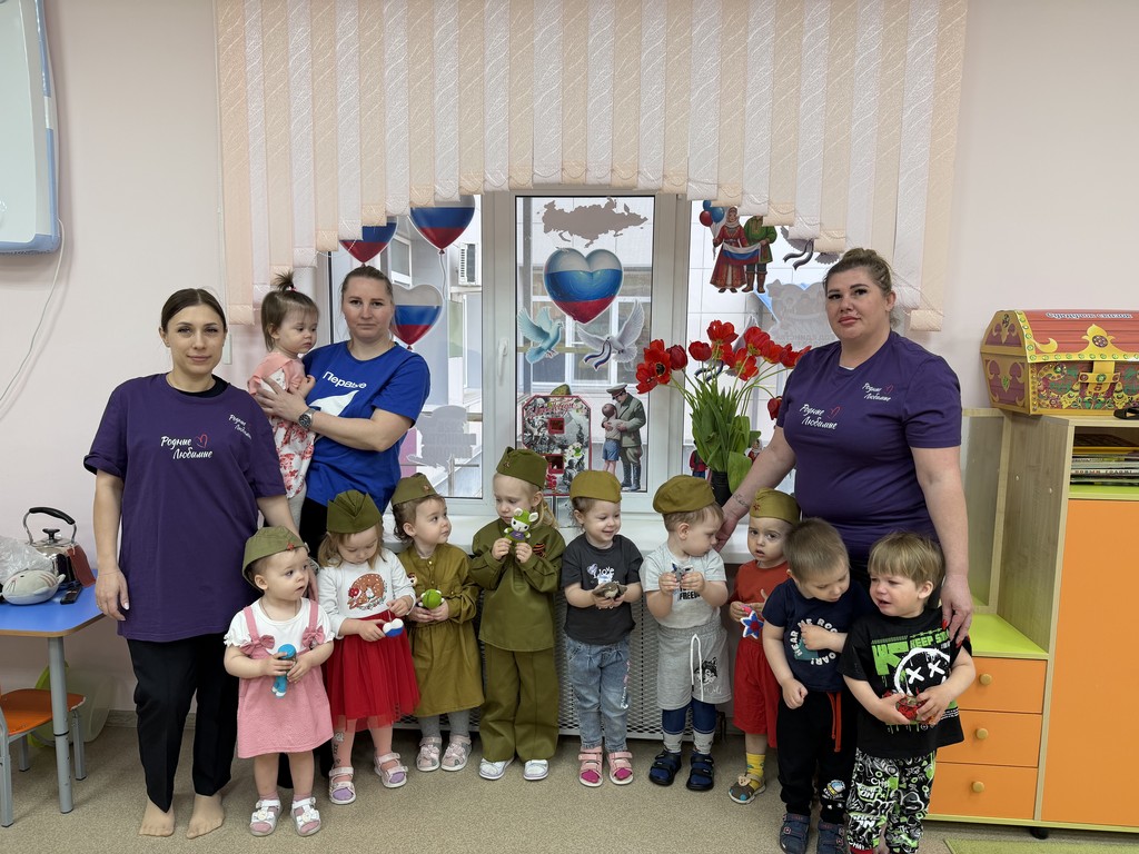 Вы сейчас просматриваете Окна Победы: как родители и воспитатели группы раннего возраста украсили окна к 9 Мая